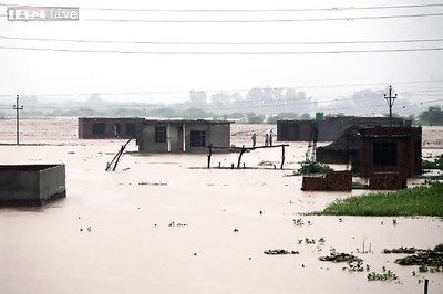 Congress leaders Digvijaya, Azad praise Modi's response to J&K floods