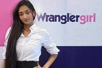 Language trouble for Jiah; Aamir helps her out