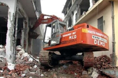 SC stays HC order on illegal construction
