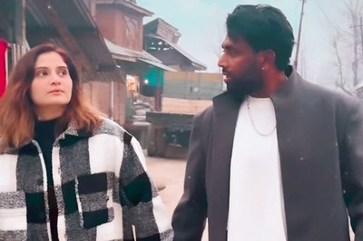 Arti Singh Walks Hand In Hand With Husband Dipak Chauhan In Kashmir | Watch Honeymoon Video