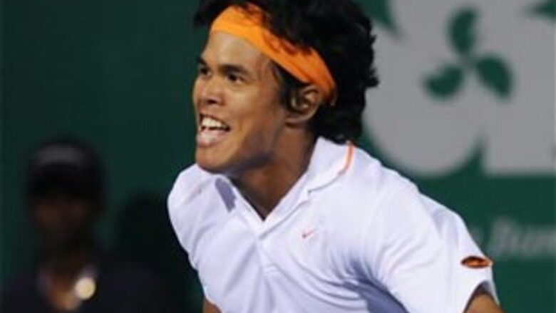 Somdev stuns Schuettler, enters second round at Chennai