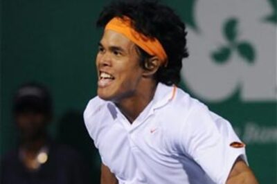Somdev stuns Schuettler, enters second round at Chennai