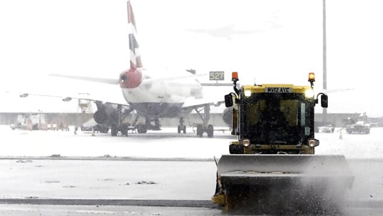 Snow hits Europe, Heathrow cancels at least 250 flights