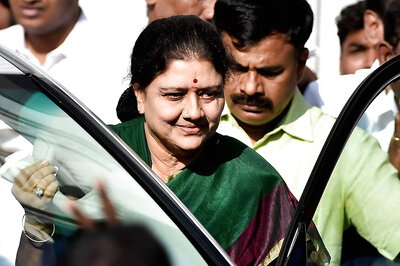 Sasikala Says Governor's Delay to Split AIADMK, Hints at New Form of Protest