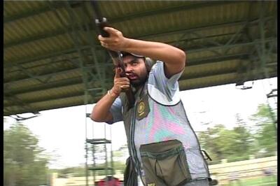 Shooter Ronjan Sodhi wins Gold at World Cup