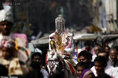 Taunkpuri Tanda: A village in Uttar Pradesh where grooms are penalisesd Rs 100 per minute for turning up late