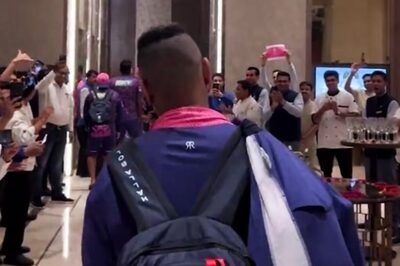 WATCH: 'Showstopper' Shimron Hetmyer Gets Rousing Reception After Reaching Team Hotel