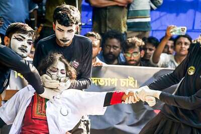 TMC, BJP To Hit The Streets To Demand Justice For RG Kar Victim; 1 Chhatra Samaj Leader Held For Nabanna 'Violence' | Updates