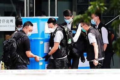 'Apple Daily must fight on,' HK tabloid front page reads after owner arrest