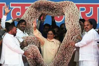 Mayawati rallies for her statues on BSP's b'day