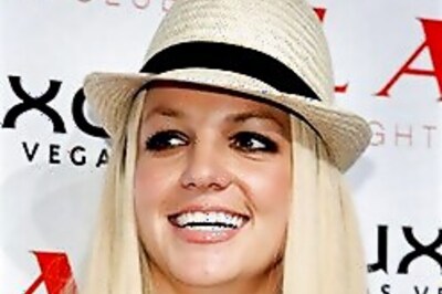 Spears splits with Ghalib, gets restraining order