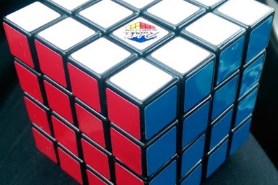 How to Solve a 4x4x4 Rubik's Cube