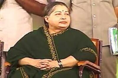 Non filing of IT returns: Jayalalithaa, aide skip court appearance