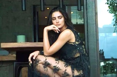 What? No way dude. Oh, really it's been written? Haven't read: Nargis Fakhri on dating Varun Dhawan