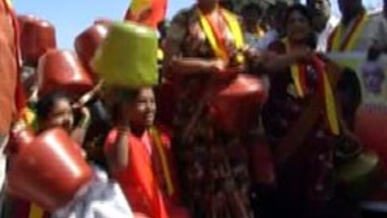 Women add quirk to Cauvery protests