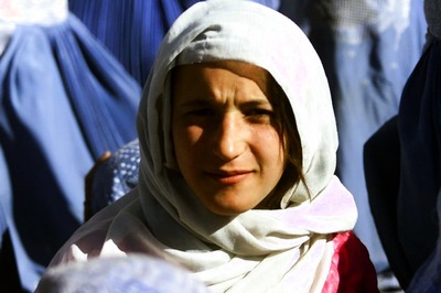 Female Students Head Back to Campus, Join Male Peers as Afghan Universities Reopen