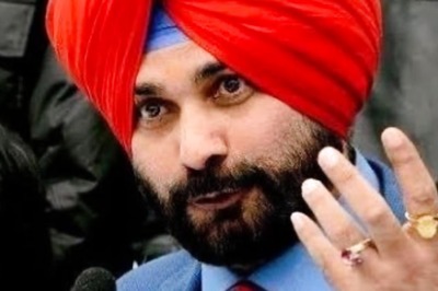 Navjot Singh Sidhu Calls Arvind Kejriwal 'Political Tourist', Dares Him for Debate on Employment