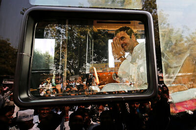 CWC Meets at Sonia's Residence Today to Decide Date of Rahul Gandhi's Elevation