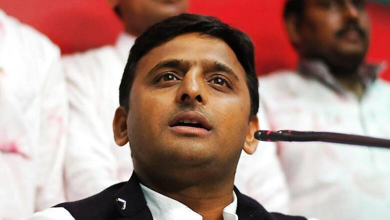 Akhilesh Yadav Meets PM Modi, Presses for More Funds to Cooperative Banks