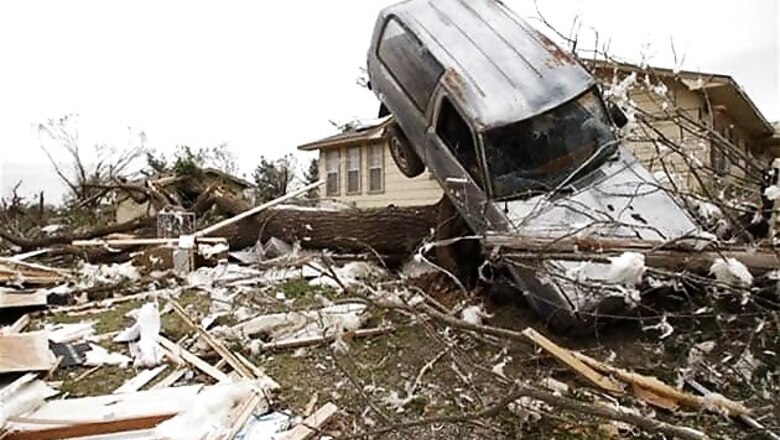 Tornadoes strike central, southern US, 12 dead