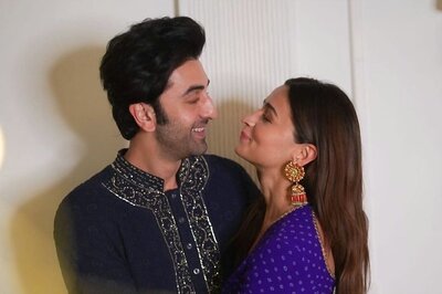 Watch: Lovebirds Ranbir Kapoor, Alia Bhatt Jet Off for Vacay Ahead of New Year's Celebration