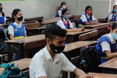 Tamil Nadu CM Calls Up Class 6 Student to Say Schools Will Reopen on November 1