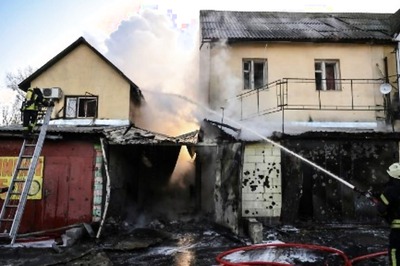 Deadly Strikes Rock Ukrainian Cities Despite Talks with Russia