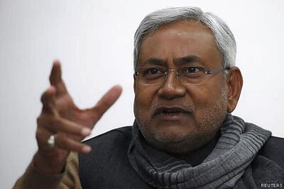 Opposition leader in Bihar surrenders security