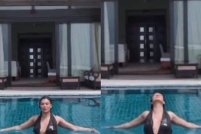 Sushmita Sen Dons Plunging Monokini, Takes a Dip In Pool During Exotic Vacay; Shares Sexy Video