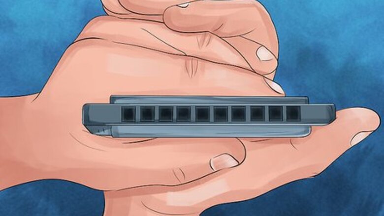 How to Hold a Harmonica