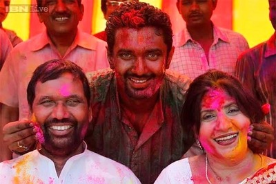 Holi with the politicians: Sonia Gandhi, Ram Vilas Paswan celebrate the festival of colours