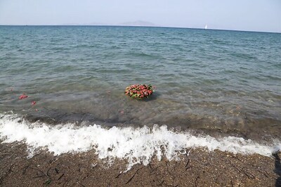 Eleven migrants drown after boat sinks off Turkey's western coast