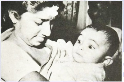 Rishi Kapoor Shares 'Priceless' Childhood Picture of Lata Mangeshkar Holding Him in Her Arms