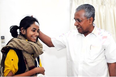 Kerala CM Pinarayi Vijayan Meets JNUSU President Aishe Ghosh in Delhi