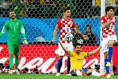 World Cup 2014: Brazil's Fred should be punished for penalty, says Loic Remy