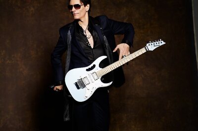 Steve Vai Opens Up About Stigma of Depression, Says 'Being Drunk or High is not the Answer'