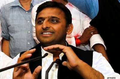 Days after Mulayam's rap, SP praises Akhilesh govt