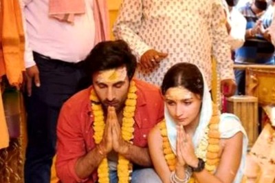 Ranbir Kapoor, Alia Bhatt Perform Puja Inside Kashi Vishwanath Temple After Wrapping Brahmastra Shoot, See Pics