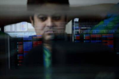 Sensex Slumps Below 34,000-Mark in Another Wall Street-led Bloodbath