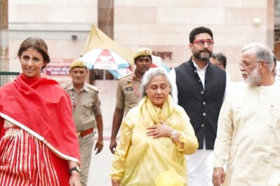 Abhishek Bachchan, Jaya Bachchan And Shweta Seek Blessing At Kashi Vishwanath Temple, Photos Go Viral