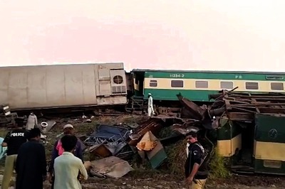 Pakistan Train Accident: 50 Killed, 70 Injured as Trains Collide; Army Called in