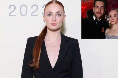 Sophie Turner Holds New BF Close in 1st Public Appearance Months After Joe Jonas Divorce | Photo