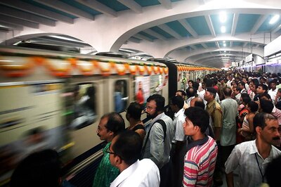 Kolkata Metro Records Highest-ever Footfall in 34 Years with over 9 Lakh Passengers Due to Durga Puja