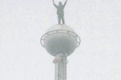 French 'spiderman' finally scales Malaysia tower