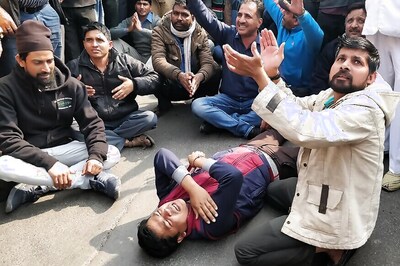 Delhi Traders Claim MCD 'Favouring' Some Shopkeepers in Their Sealing Drive