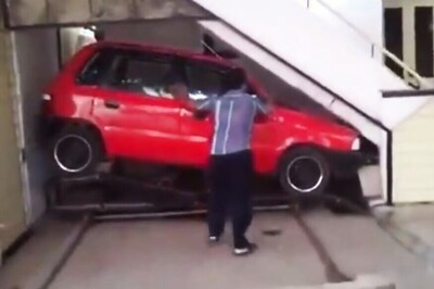 Anand Mahindra Lauds Space Saving Vehicle Parking Technique, Shares on His Twitter