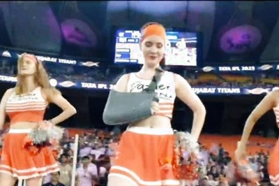 SRH Cheerleader Performs With Injured Arm in GT Match, IPL Fans Applaud Her Dedication
