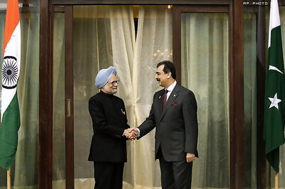 Gilani expected to meet Manmohan Singh in Seoul