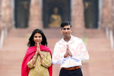 British PM Sunak, Wife Akshata Visit Delhi's Akshardham Temple, Offer Prayers for 'World Peace'