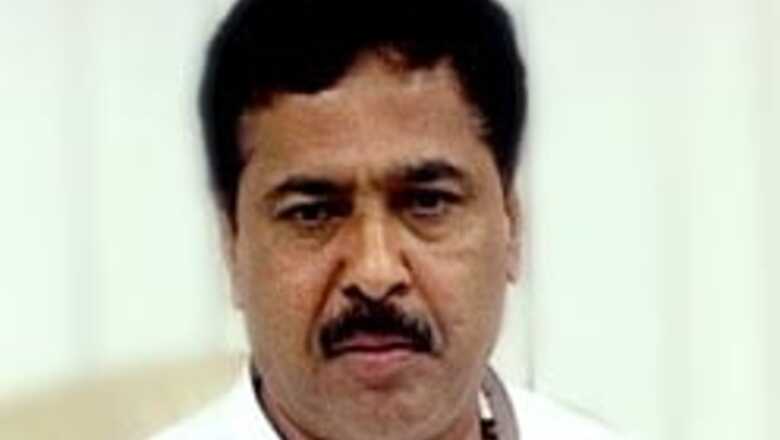 Pramod Mahajan's wife faints in court